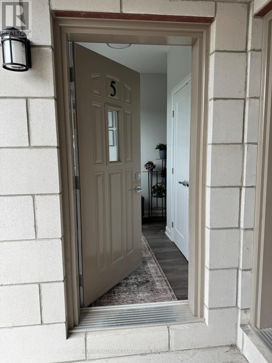 5 - 43 SENATORS GATE DRIVE