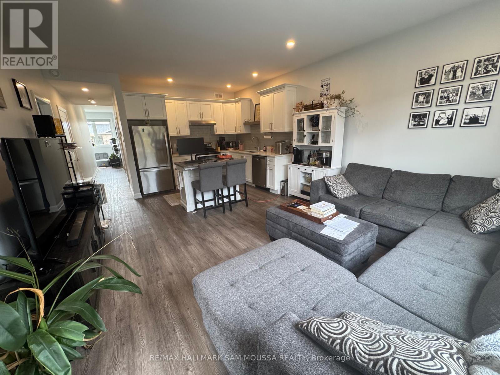 5 - 43 SENATORS GATE DRIVE