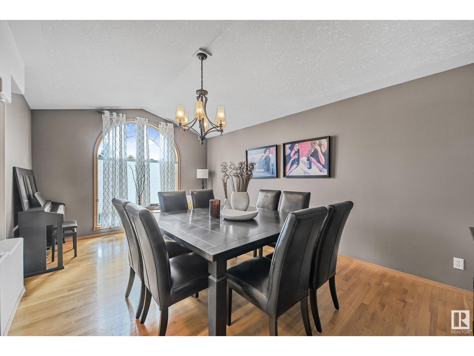 15908 89A ST NW