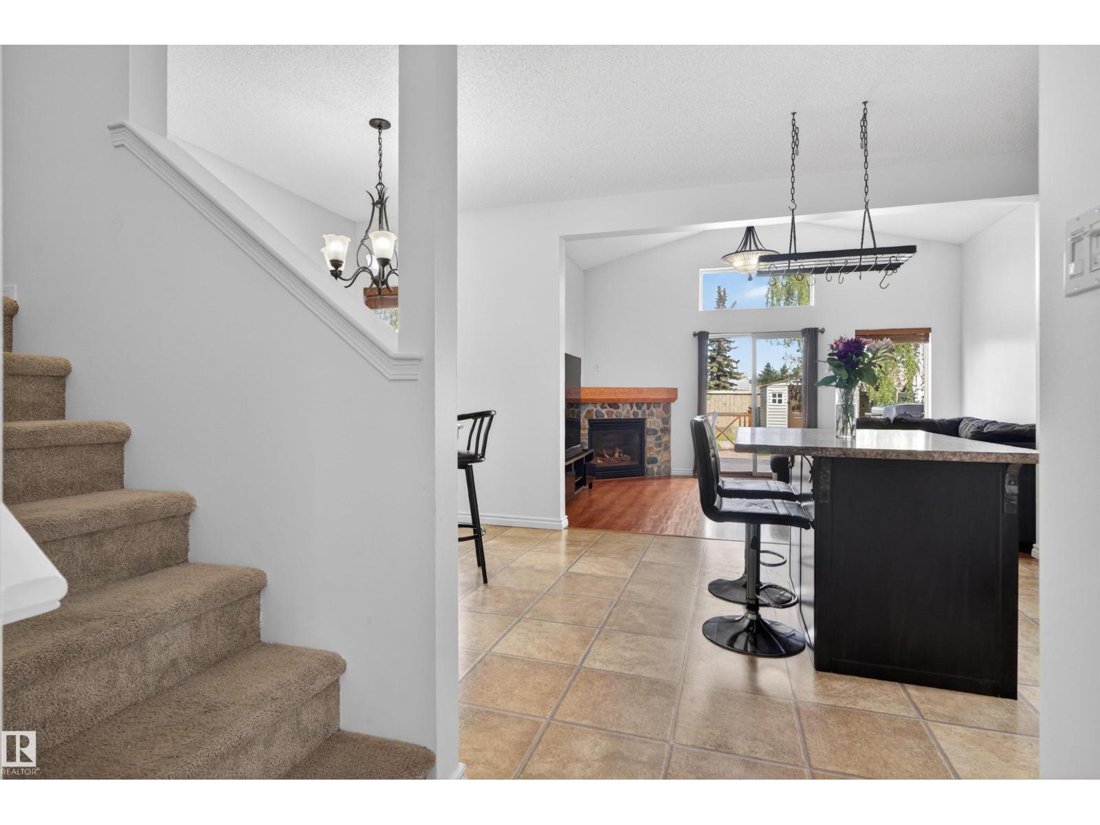 9014 166 AV NW