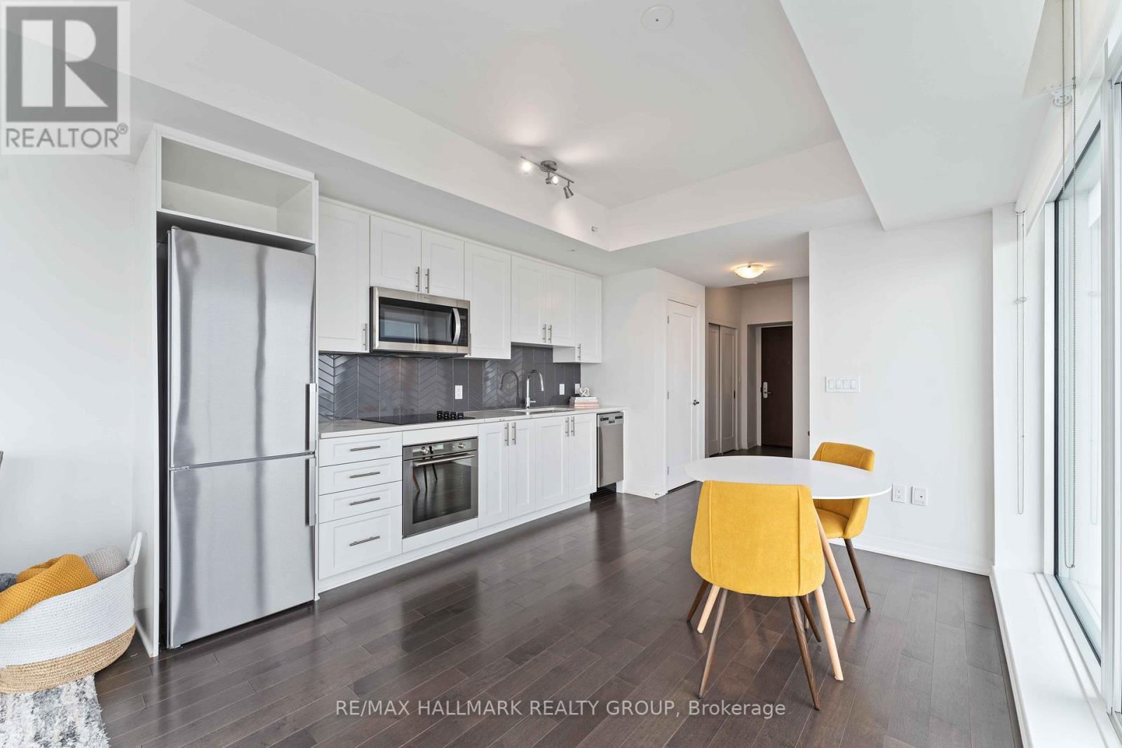 3108 - 805 CARLING AVENUE