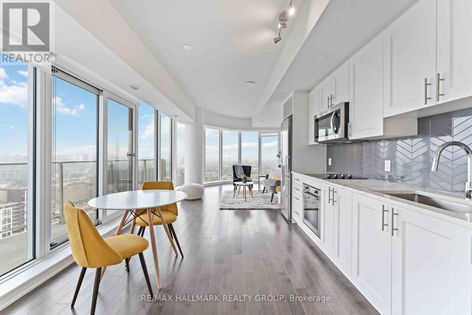 3108 - 805 CARLING AVENUE