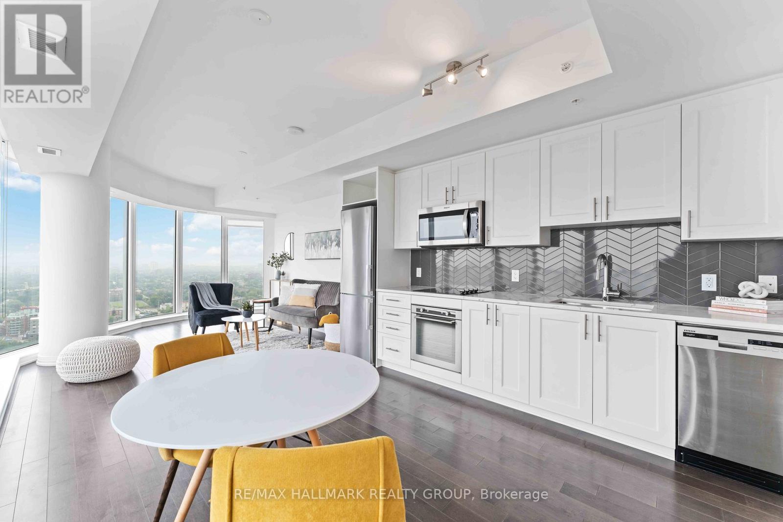 3108 - 805 CARLING AVENUE