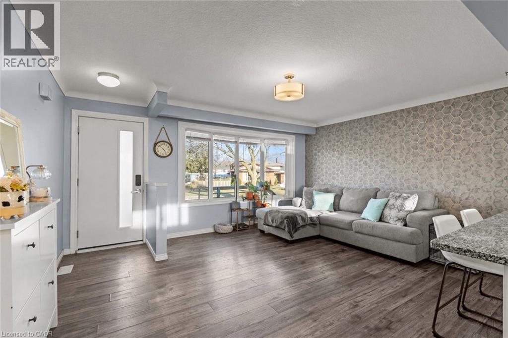 2 HIGHCOURT Crescent