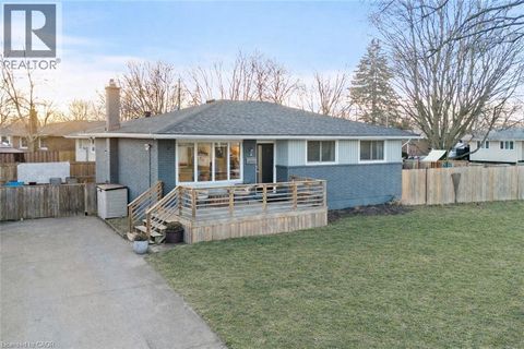 2 HIGHCOURT Crescent St. Catharines ON L2M3M6