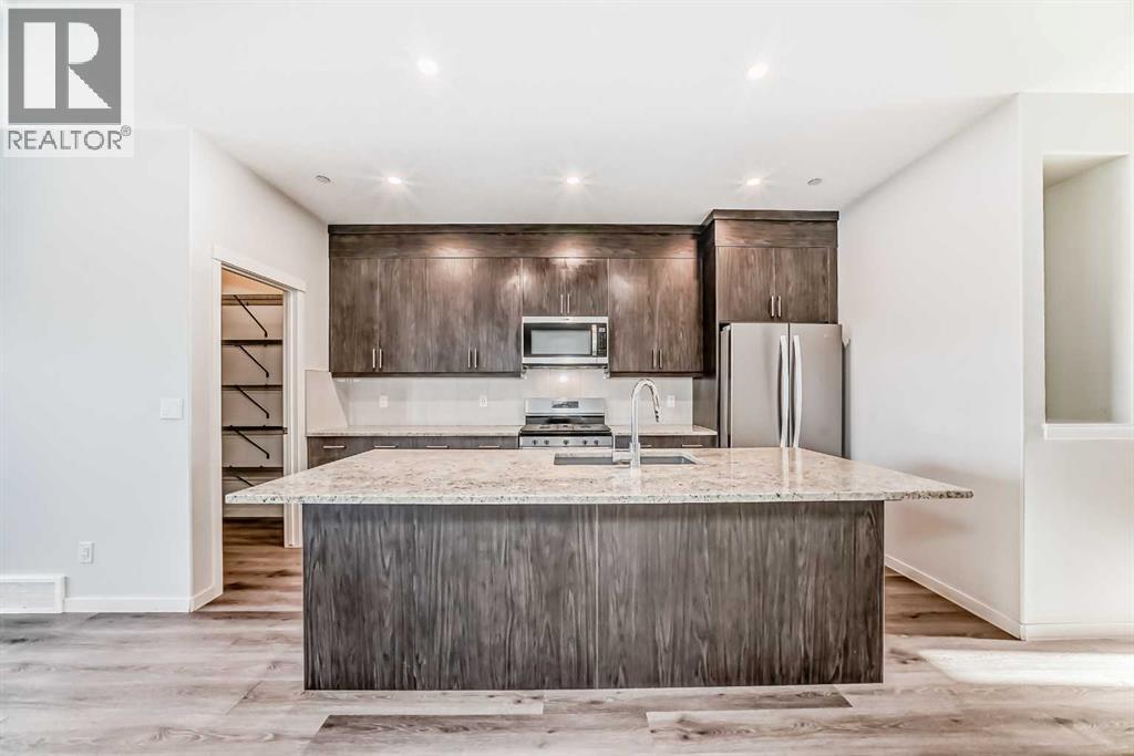 272 Livingston View NW