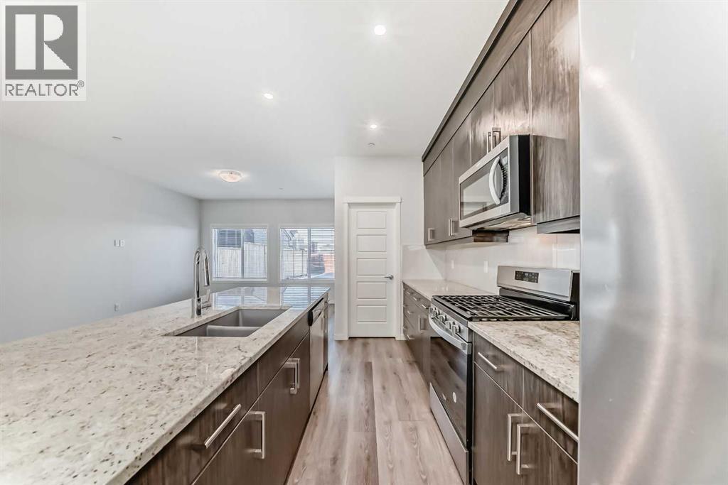 272 Livingston View NW