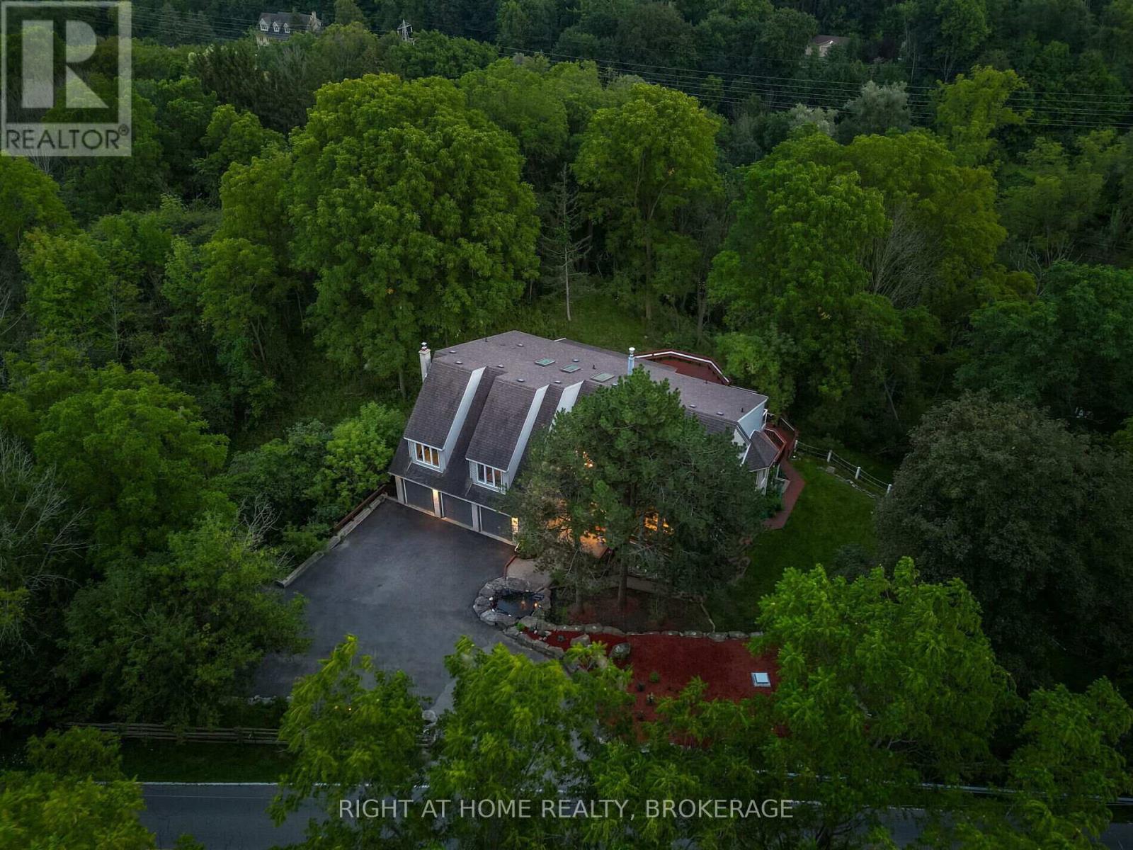 774 OLD DUNDAS ROAD