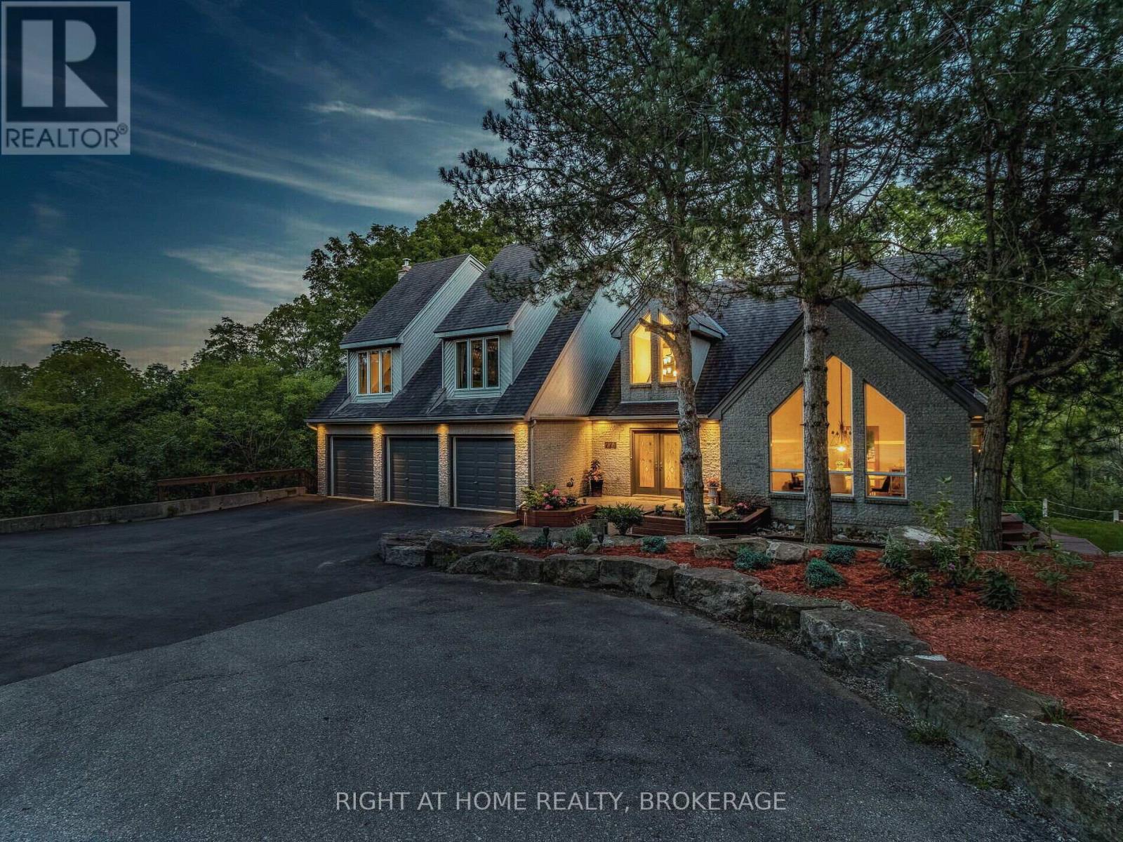 774 OLD DUNDAS ROAD
