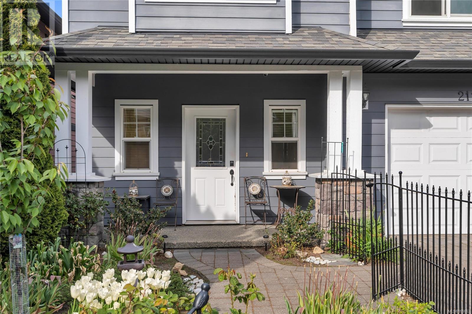 2111 Longspur Dr