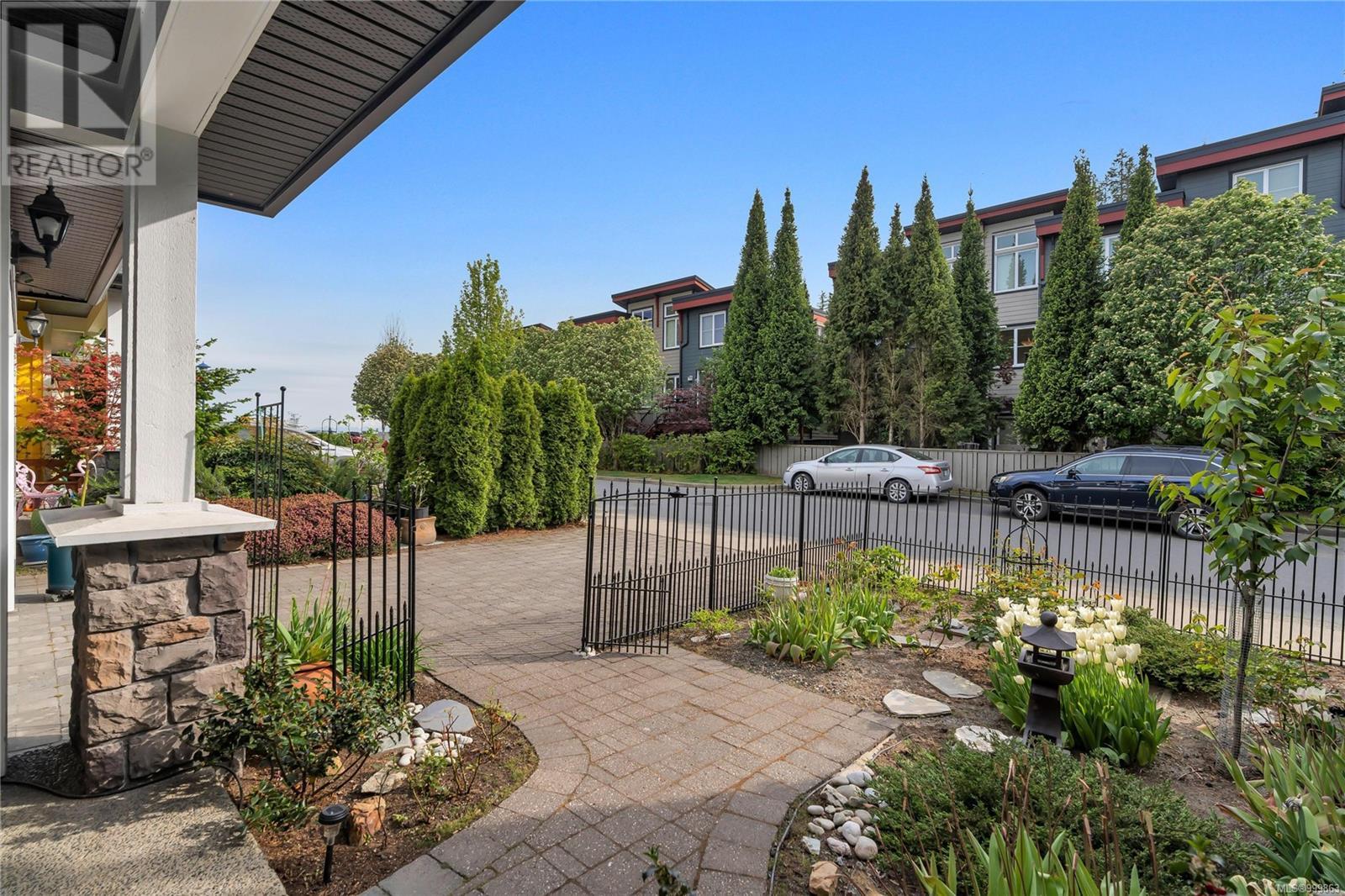 2111 Longspur Dr