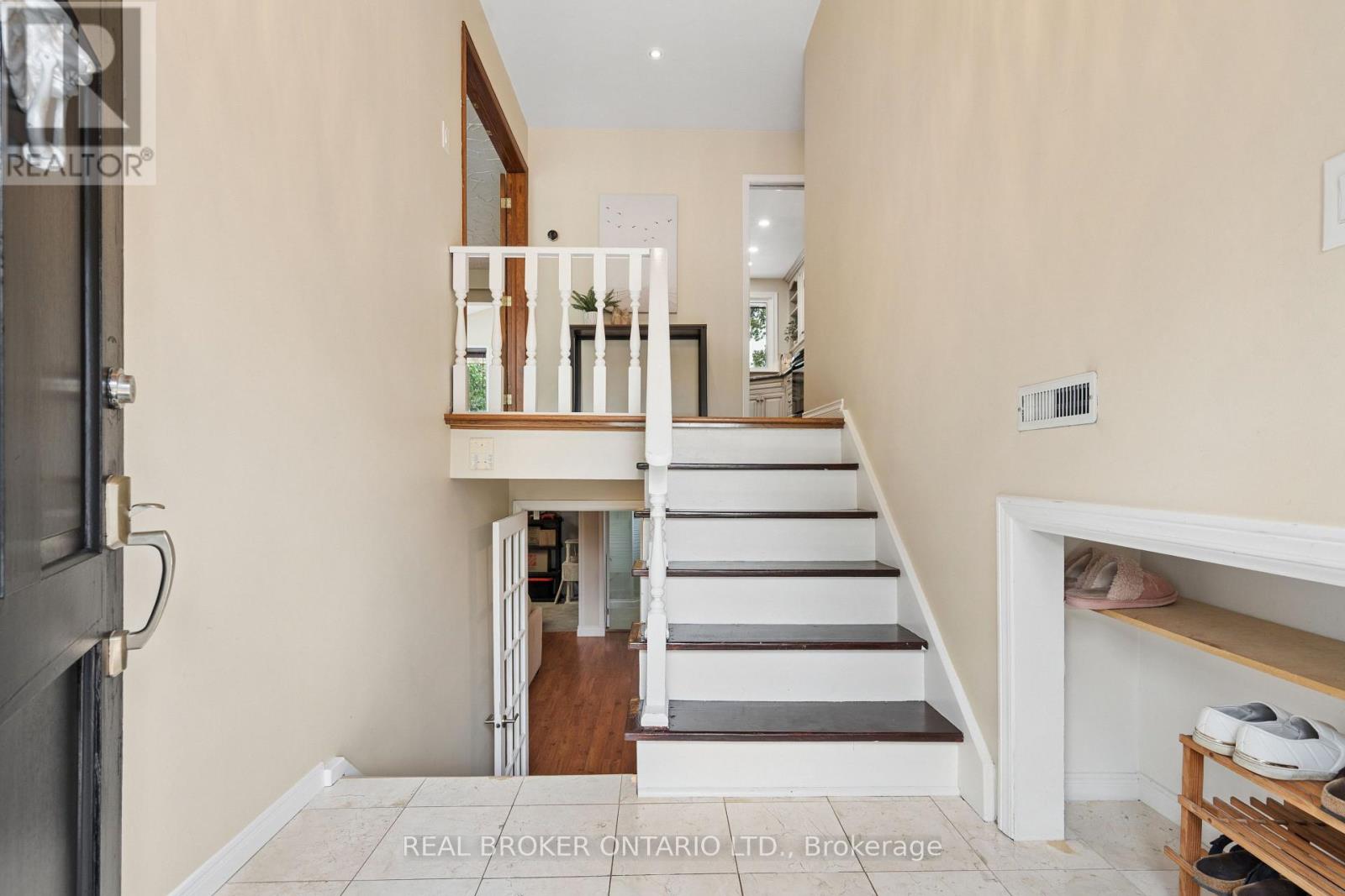 254 SOUTHWOOD DRIVE