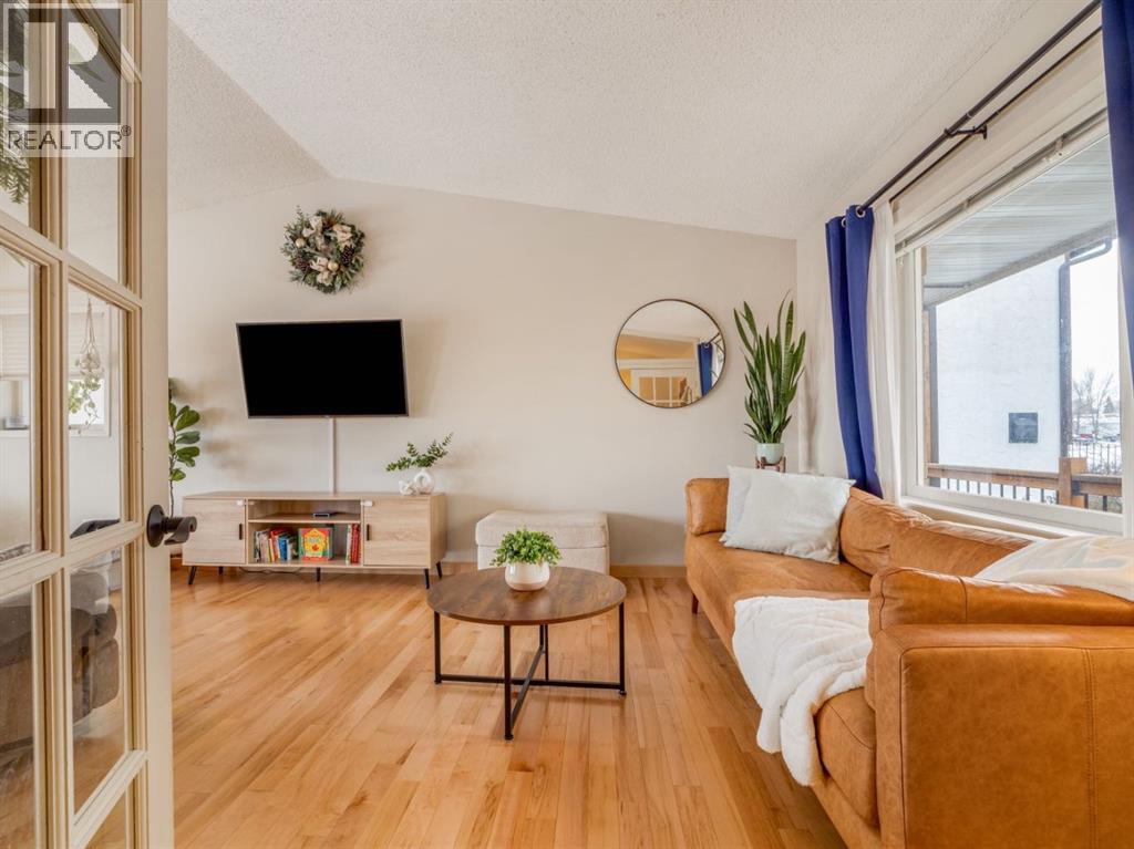 90 Chippewa Crescent W