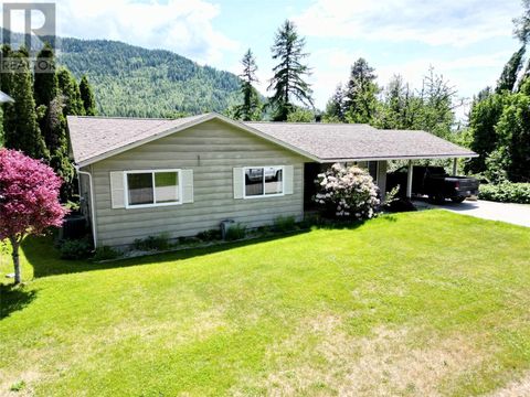 837 9th Street Montrose BC V0G1P0