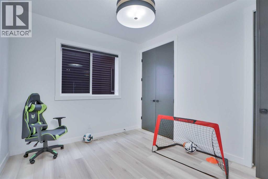 871 Corner Meadows Way NE