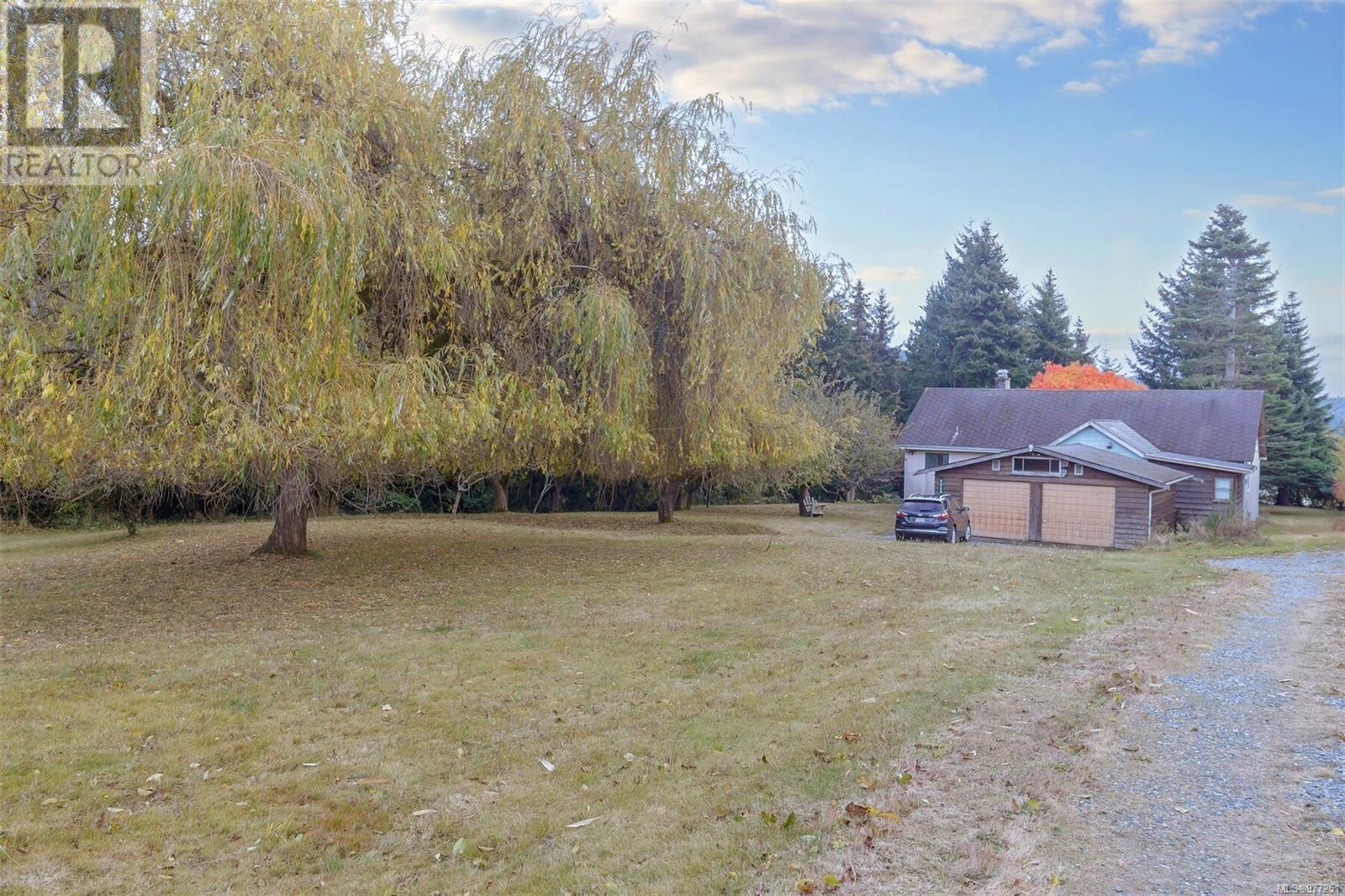 6613 Sooke Rd