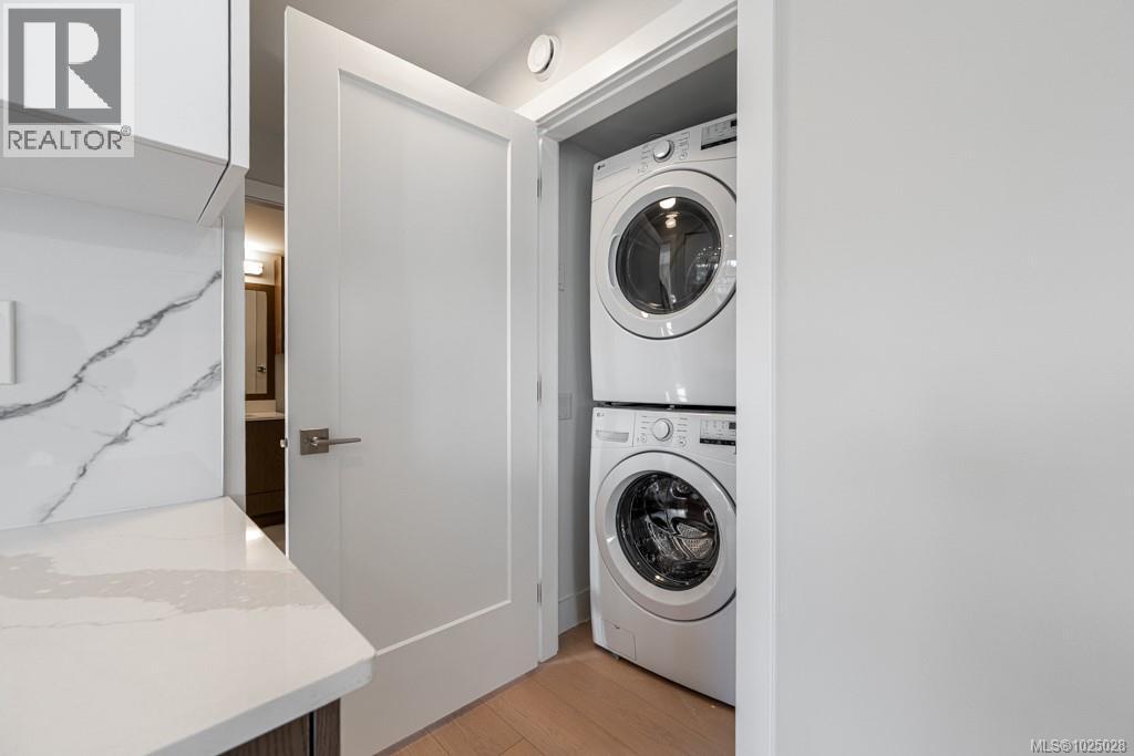 204 171 Jensen Ave W