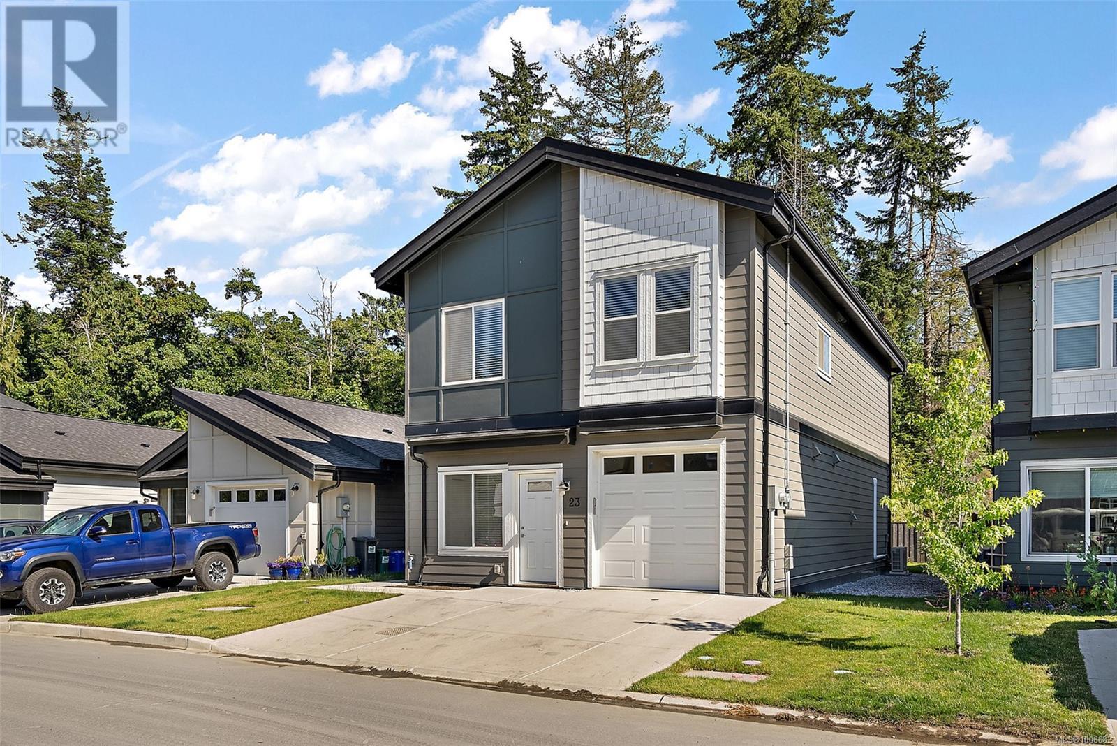 23 Saanich Ridge Dr