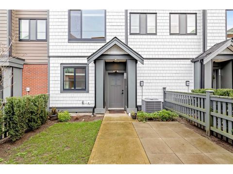 18 19897 75A AVENUE Langley BC V2Y3S2