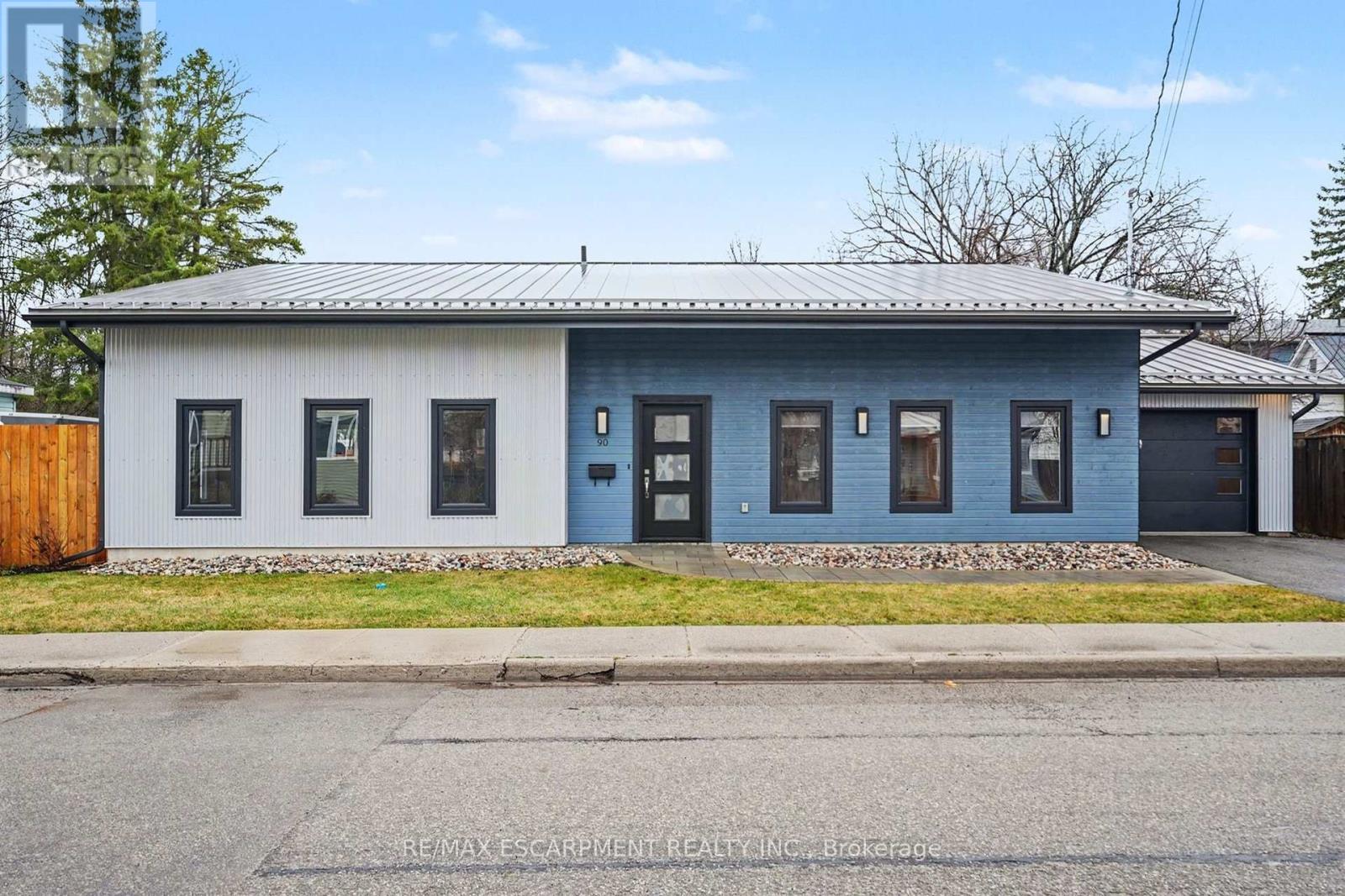 90 BECKWITH STREET E