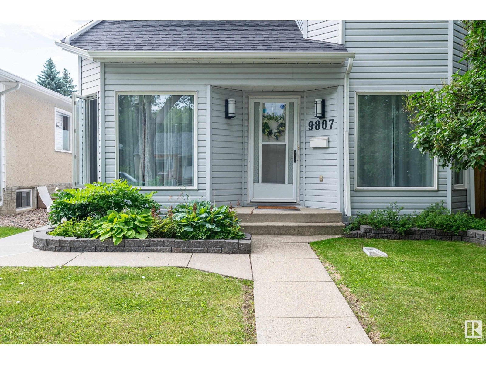 9807 80 AV NW