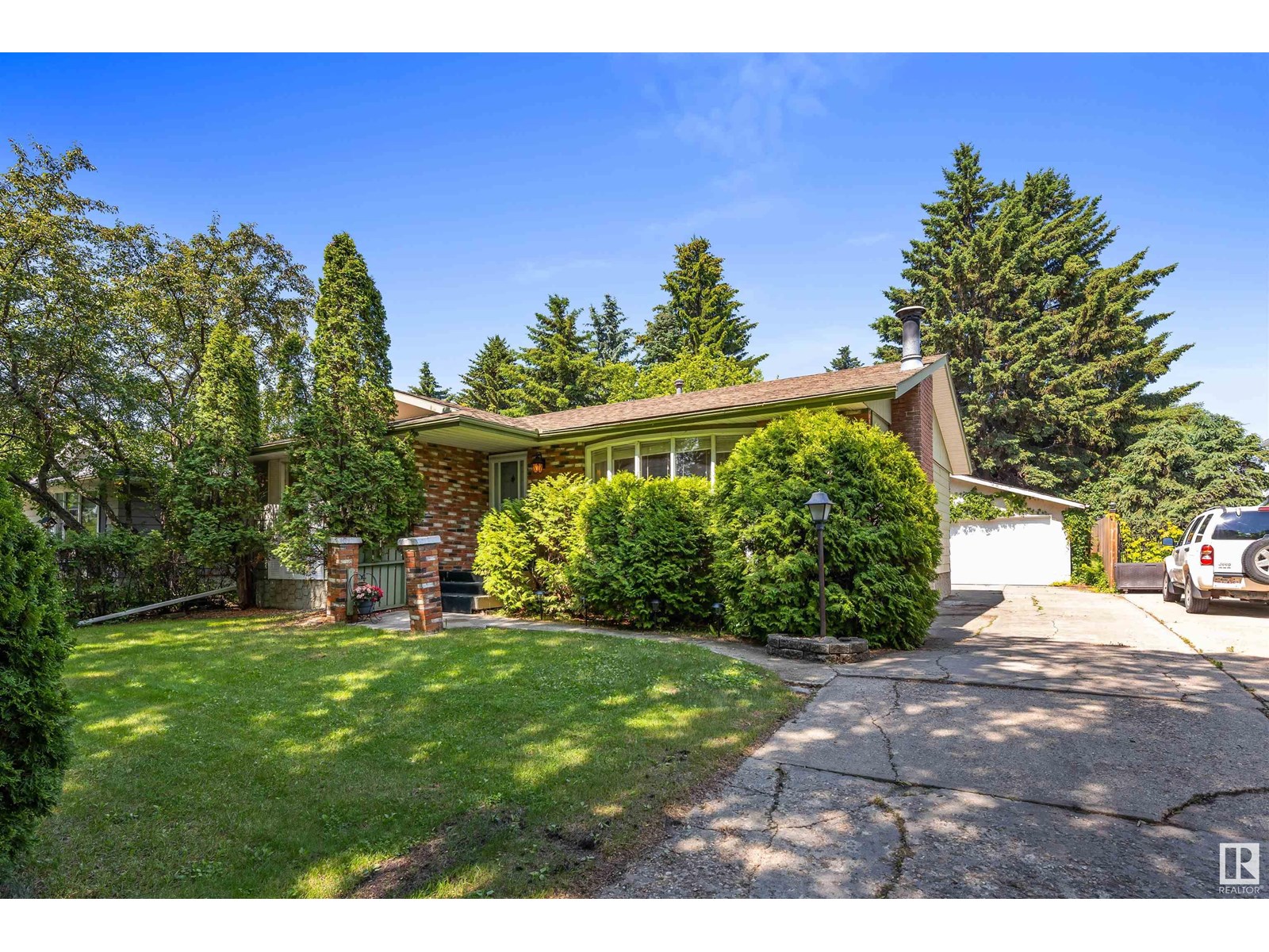 98 FOREST DR