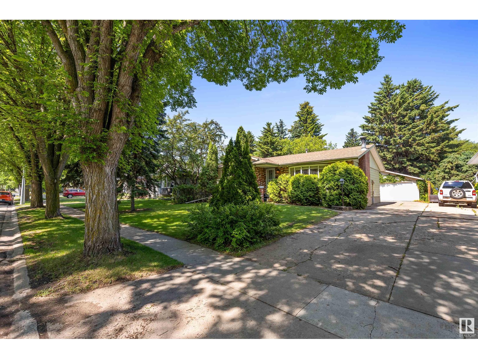98 FOREST DR