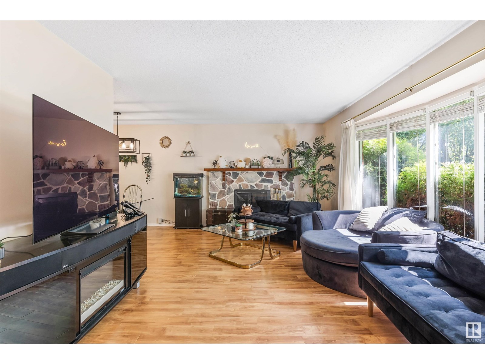 98 FOREST DR