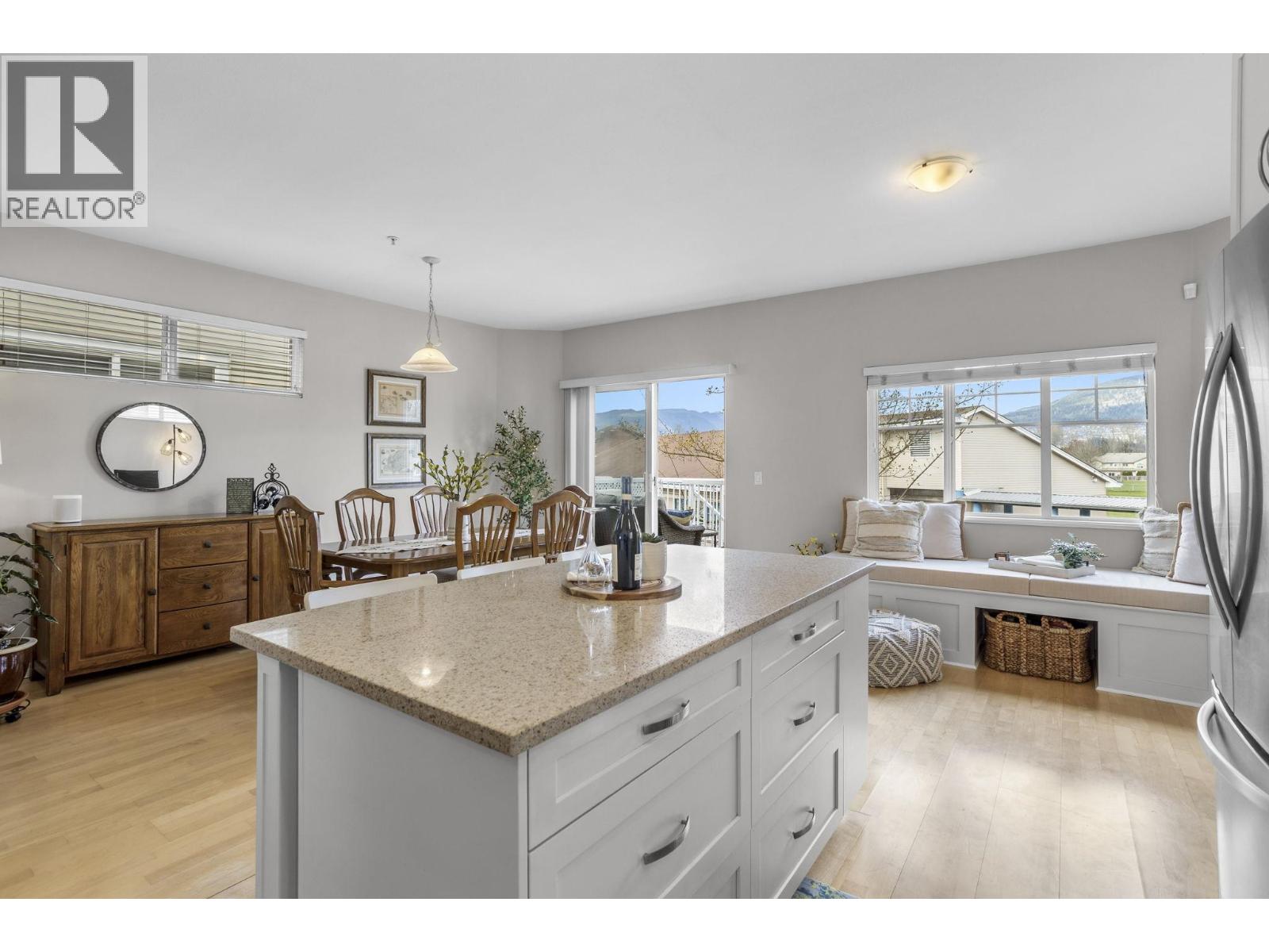 32 1108 RIVERSIDE CLOSE