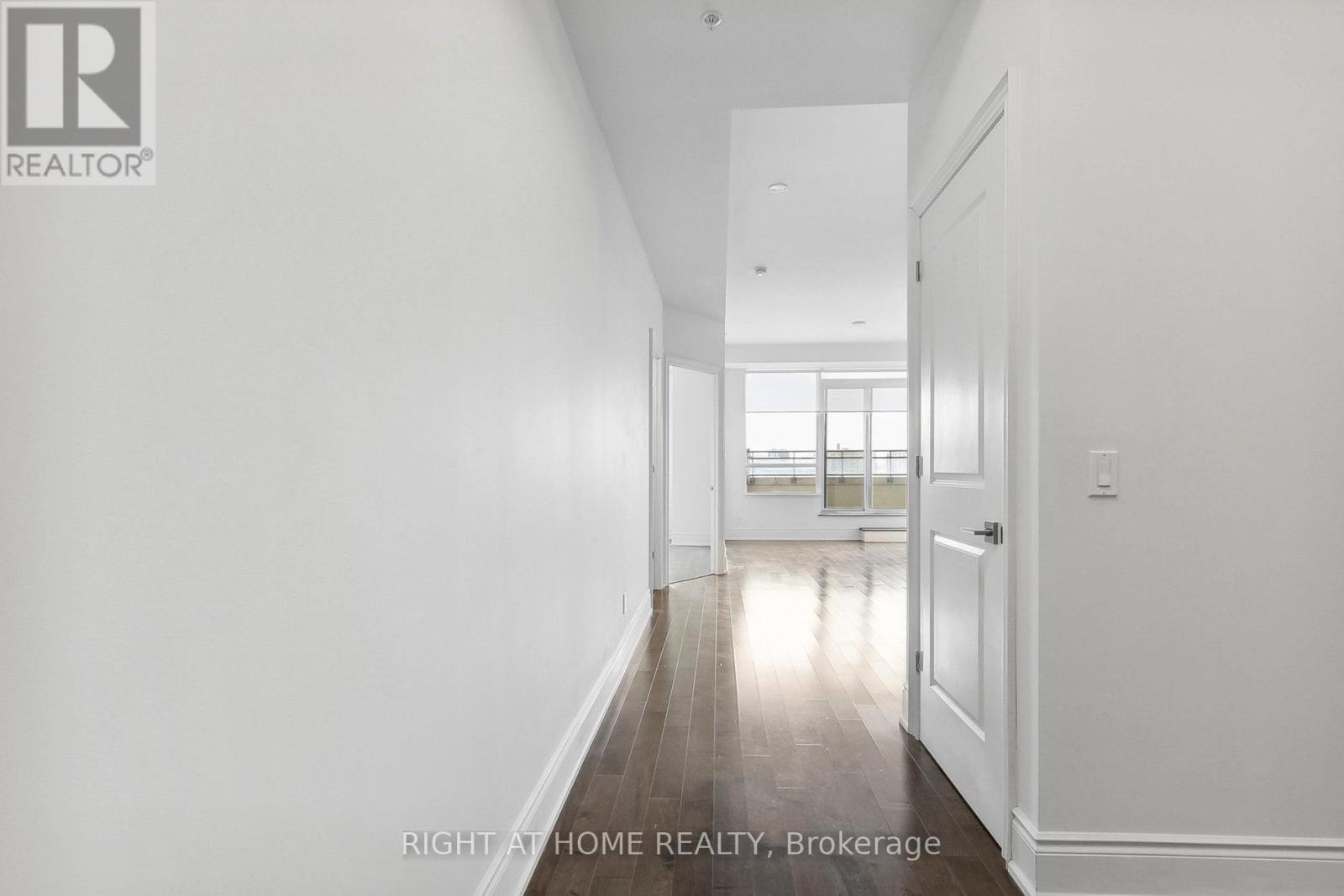 816 - 23 GLEBE ROAD