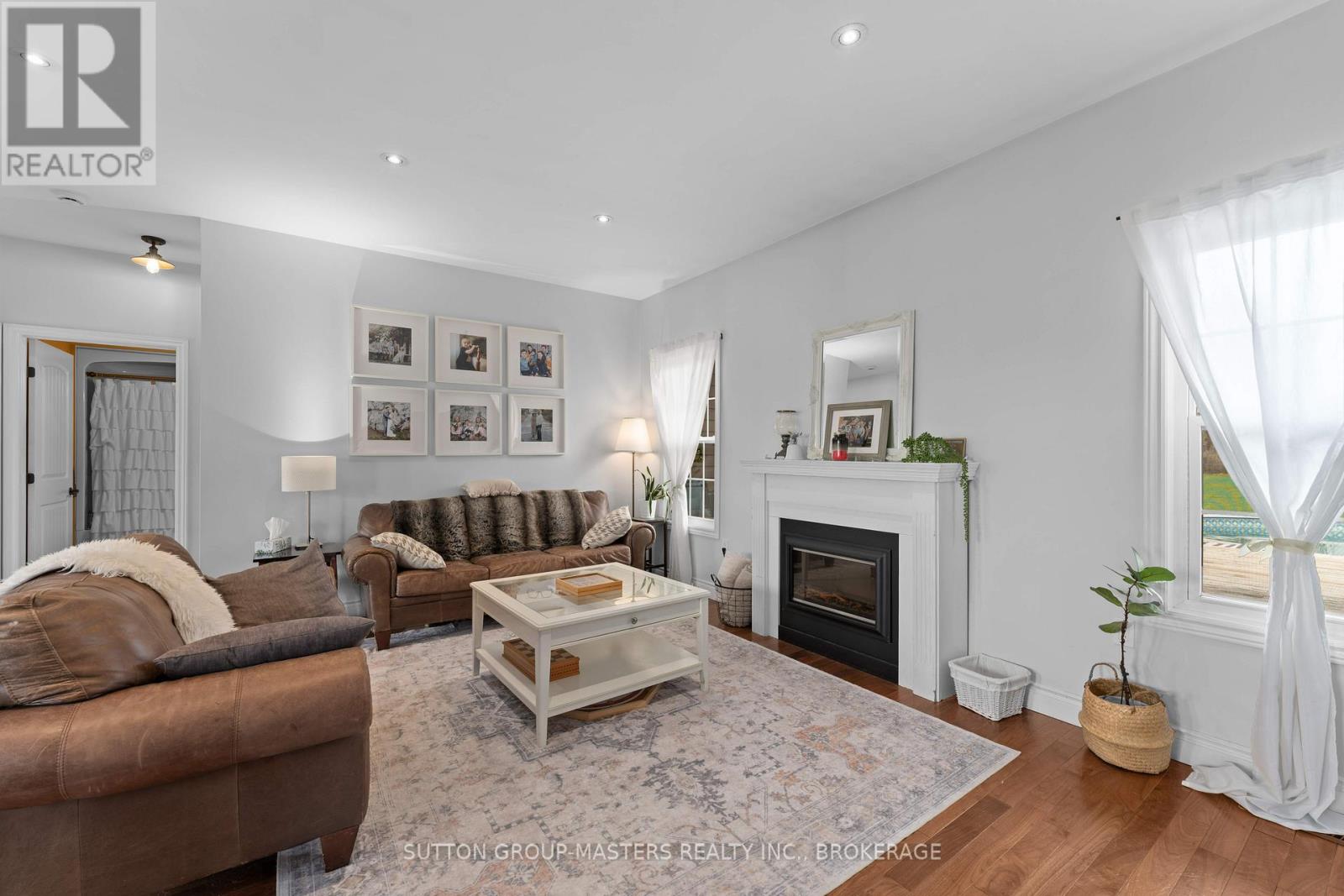 11 DAWSON DRIVE