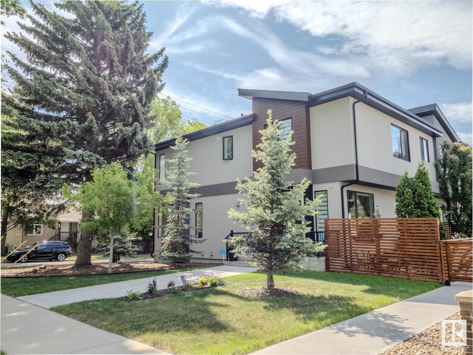 8316 89 ST NW
