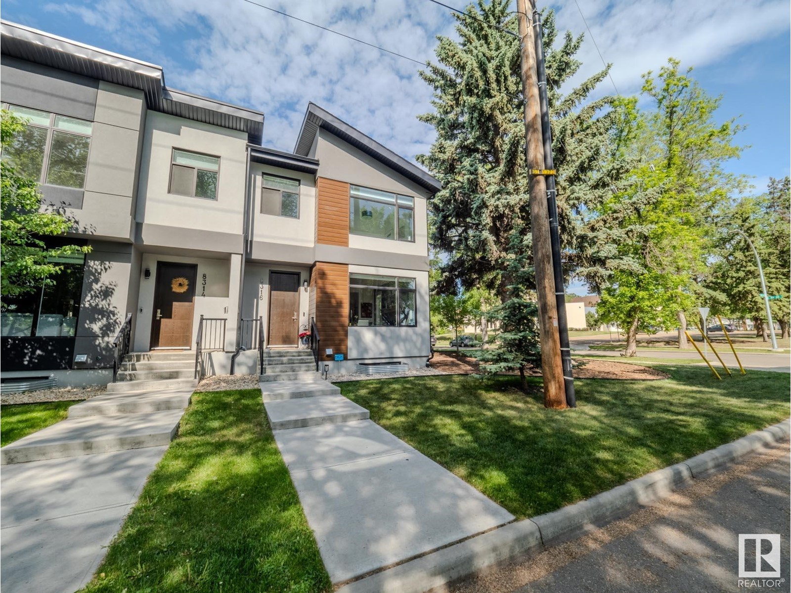 8316 89 ST NW