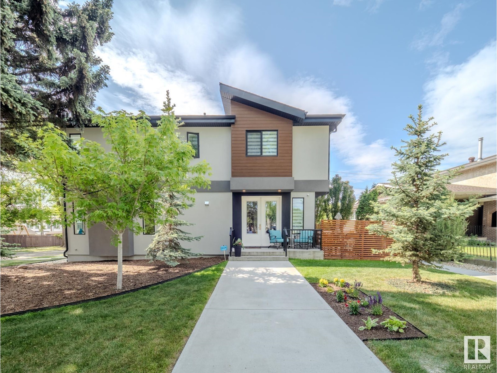 8316 89 ST NW