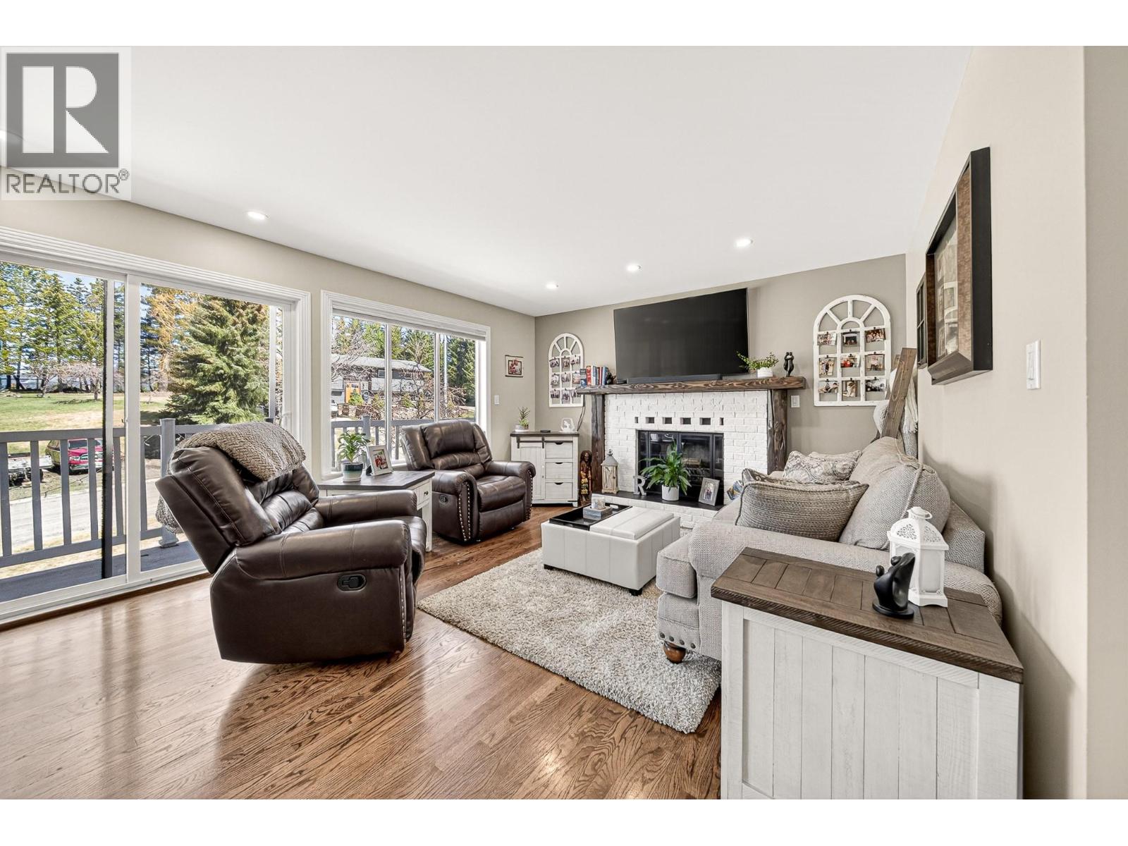 6 & 7 Clearwater Place