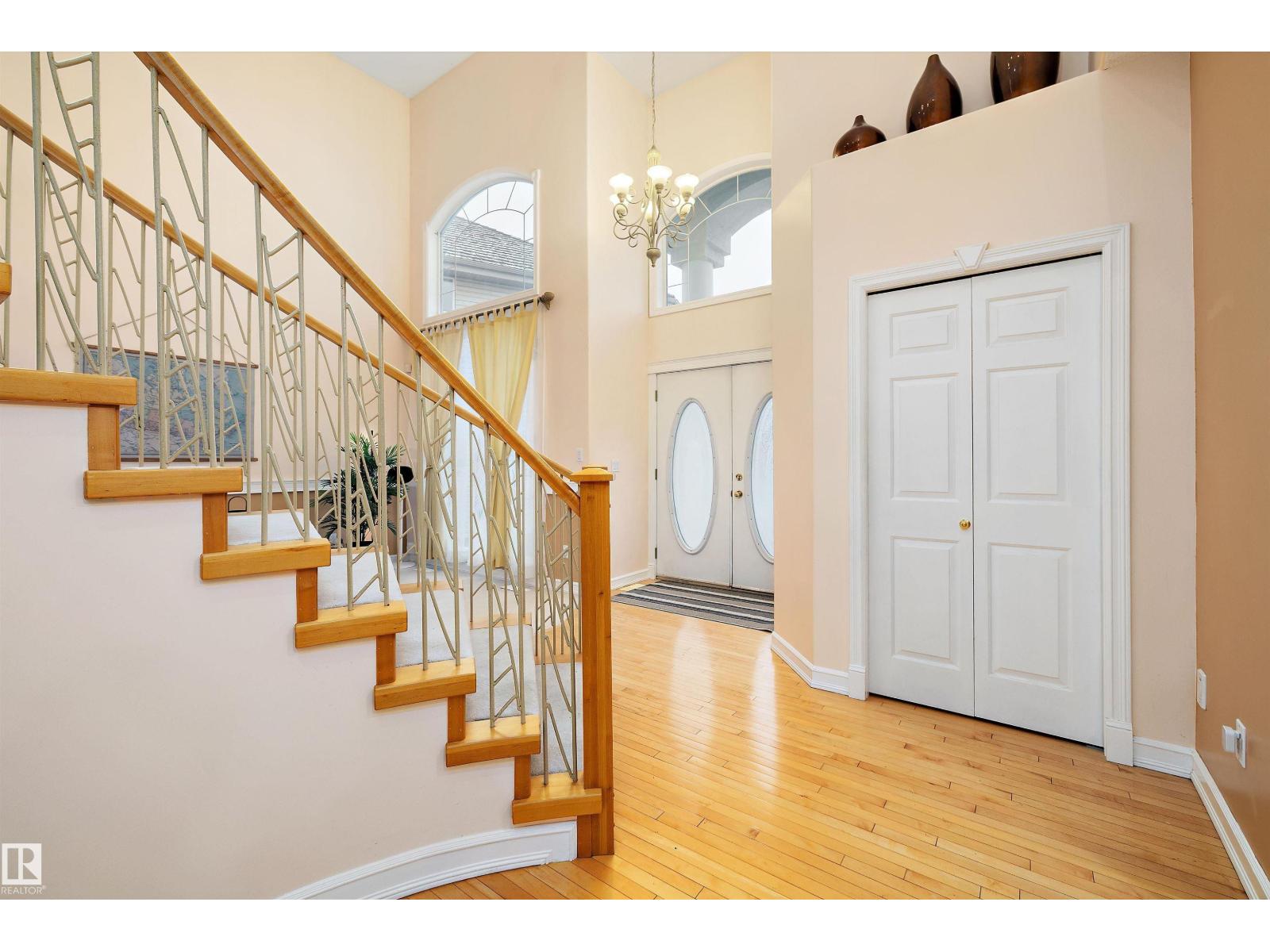 318 DARLINGTON CR NW