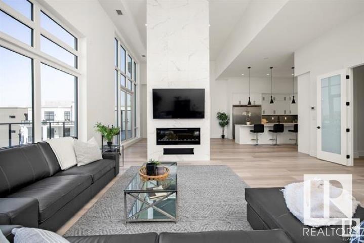 #1030 200 BELLEROSE DR