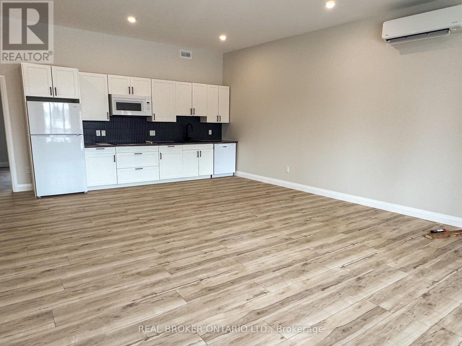 4 - 8 CLOTHIER STREET E