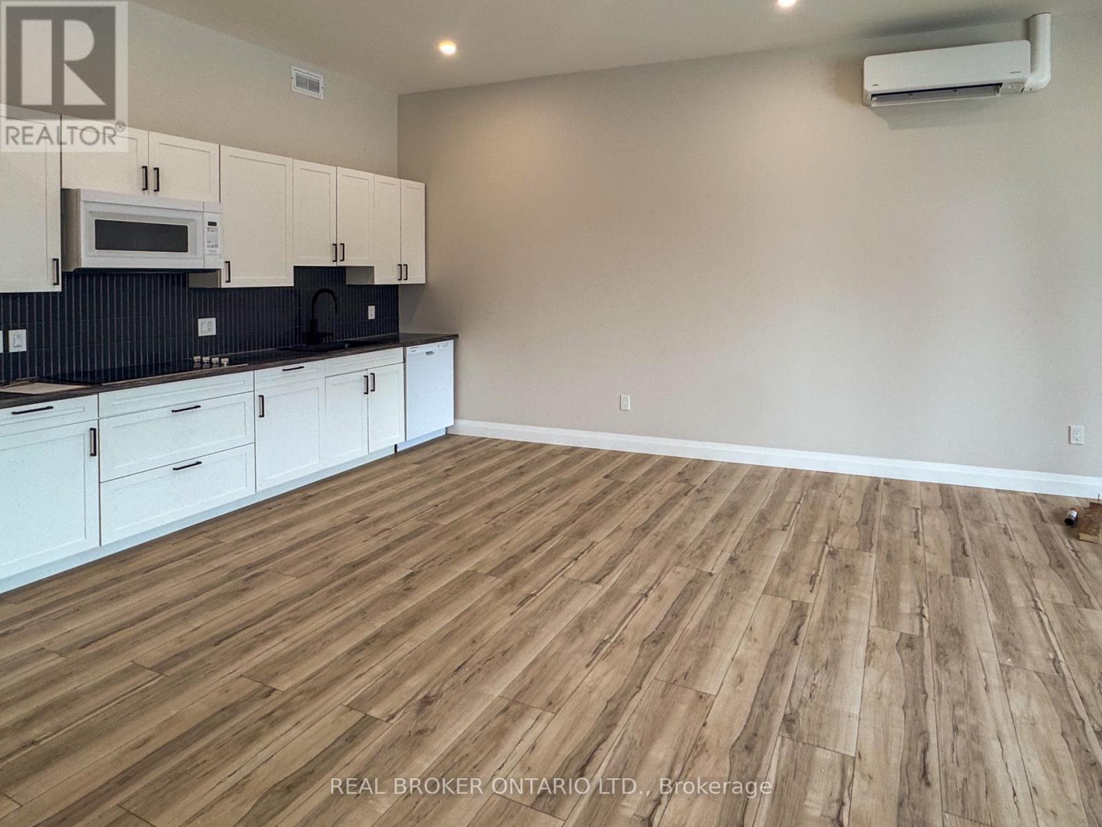 4 - 8 CLOTHIER STREET E