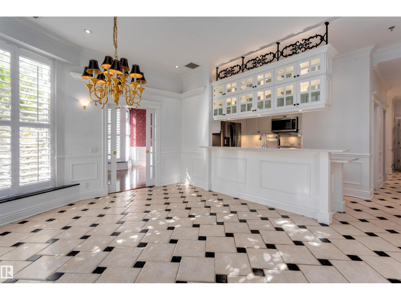 #102 11826 100 AV NW