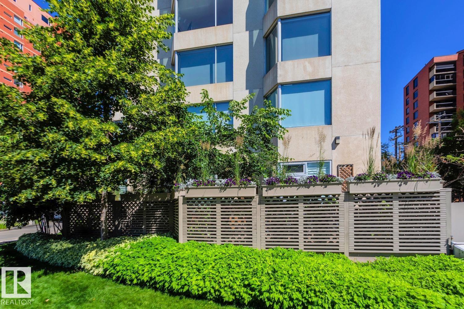 #102 11826 100 AV NW