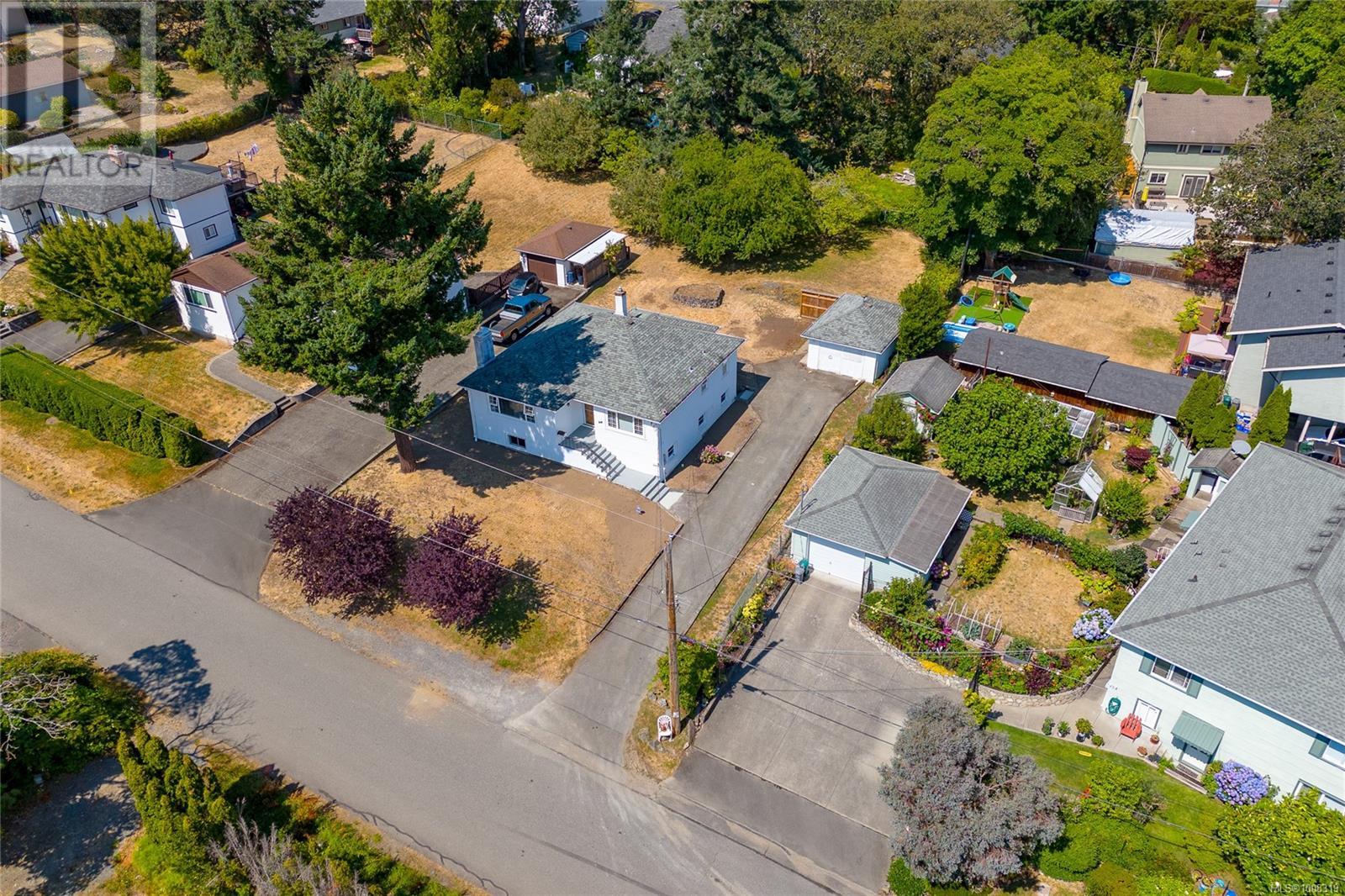 210 Suzanne Pl