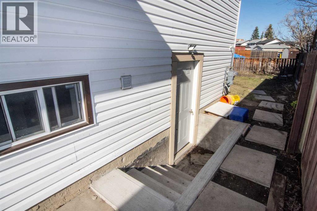 27 Taraglen Court NE