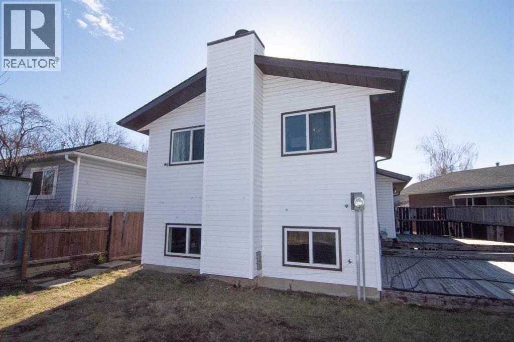 27 Taraglen Court NE