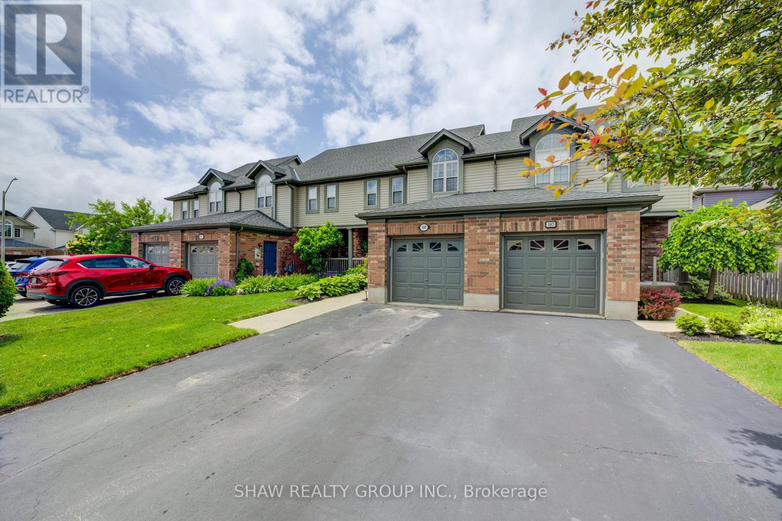 105 NORTHCLIFFE CRESCENT