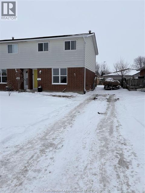 106 LARKWOOD STREET Wallaceburg ON N8A4T6