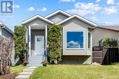 702 Erin Woods Drive SE Calgary AB T2B3G2