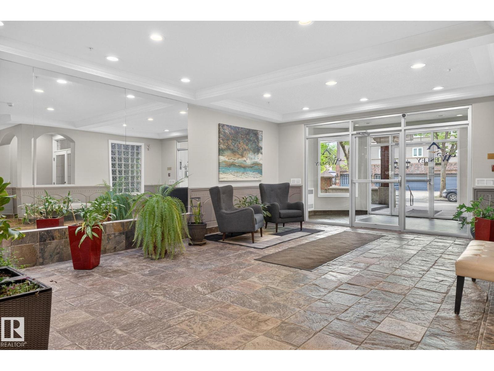 #205 10178 117 ST NW NW