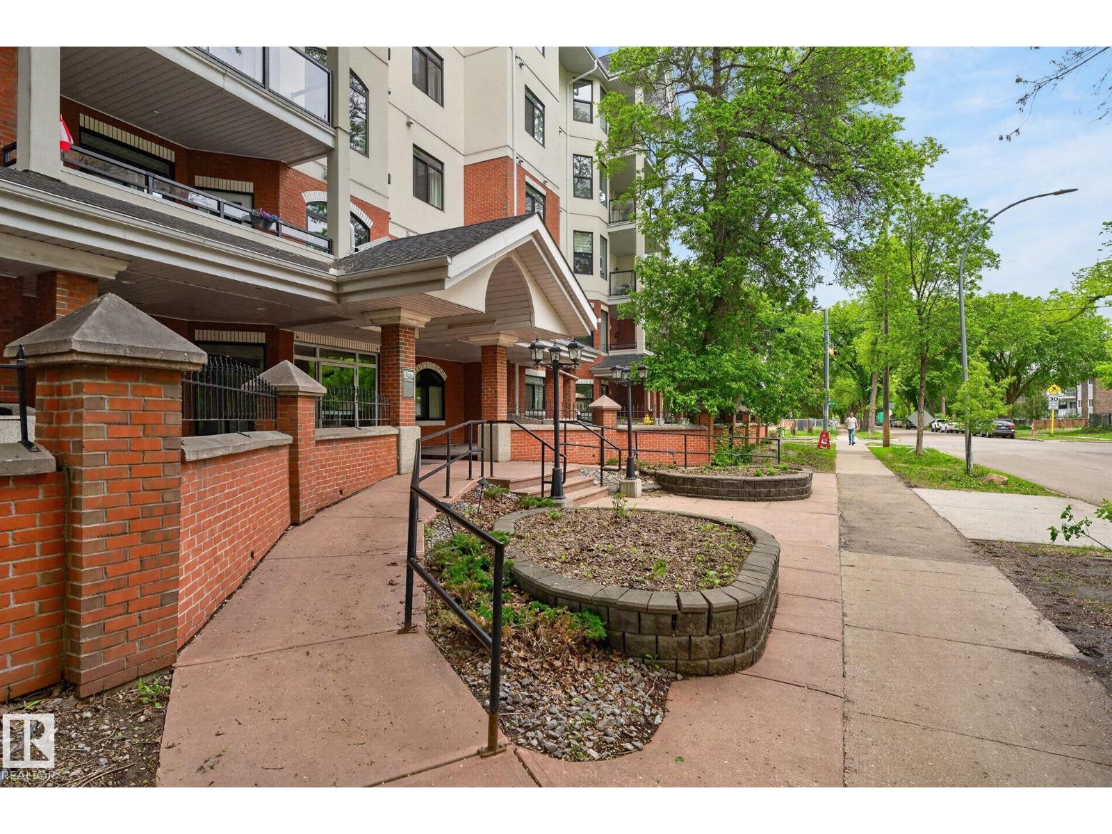 #205 10178 117 ST NW NW