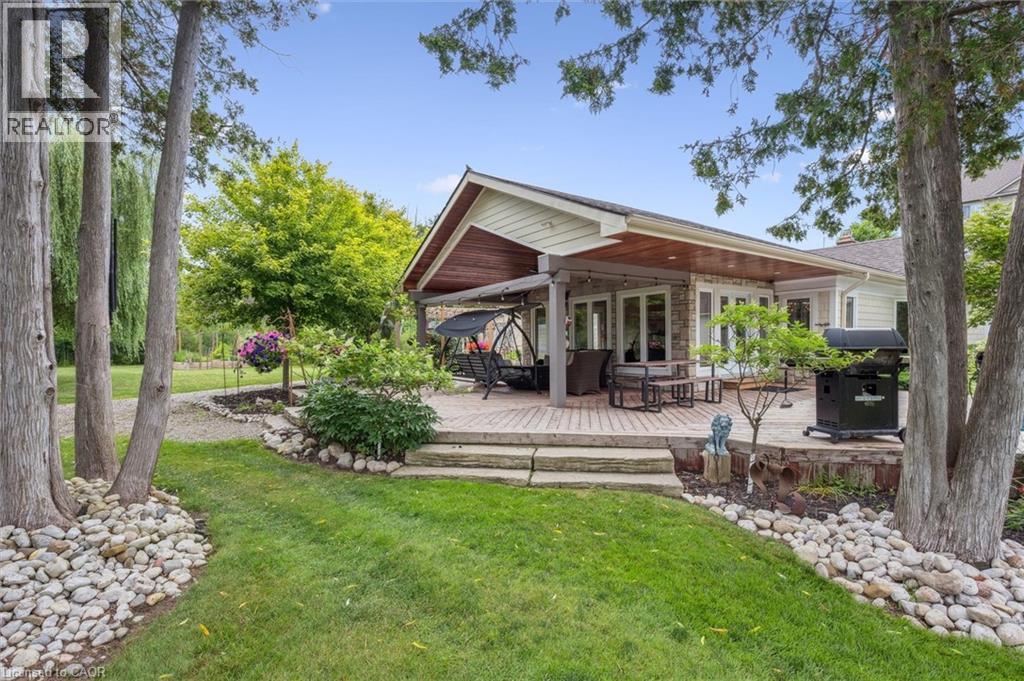 882-888 FAIRWAY Road N